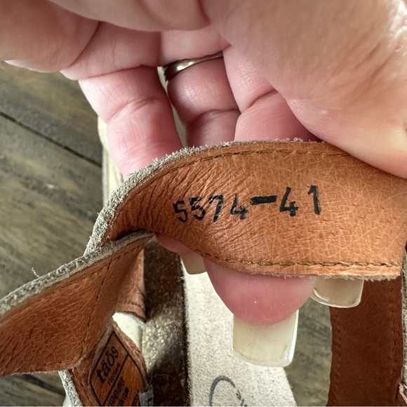 Taos size 41 Leather carousel Sandals wedges Heels Comfort Shoes Beige Travel - Picture 7 of 8